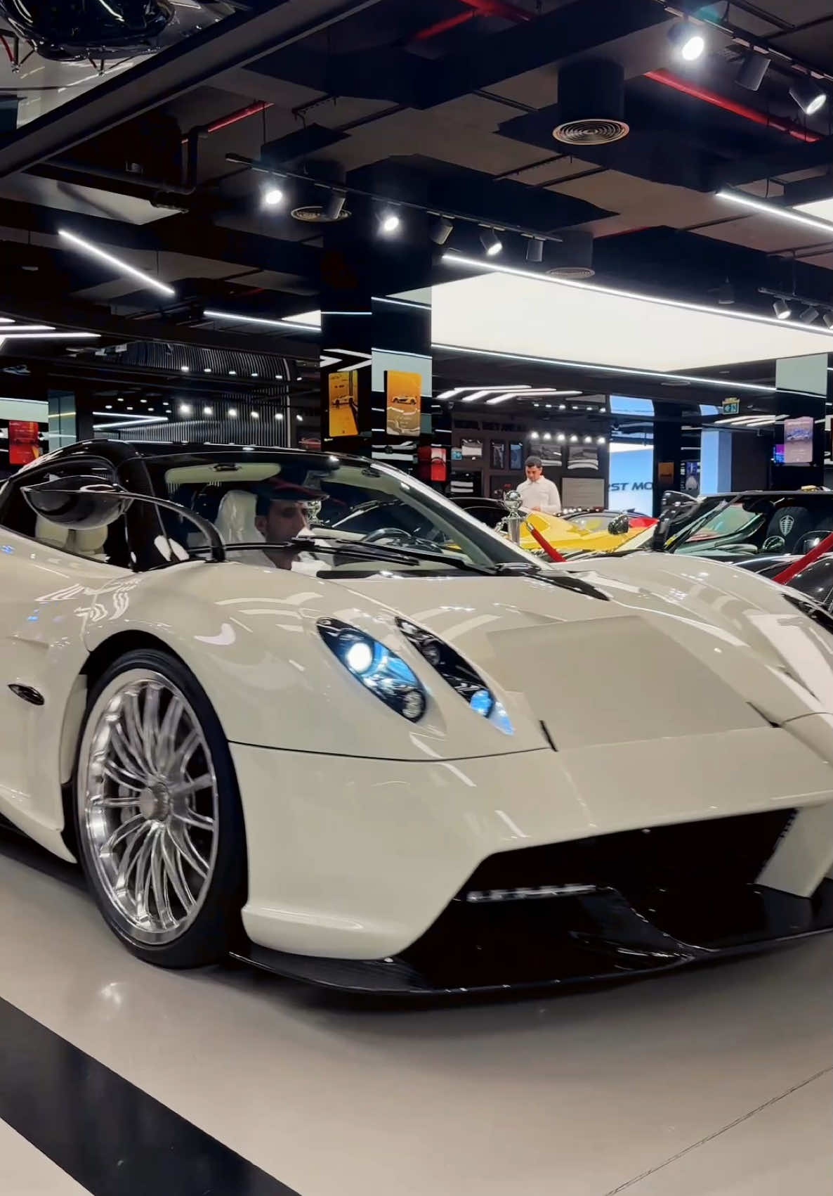 Pagani Huayra Roadster ❤️❤️❤️❤️❤️ #pagani #paganihuayra #huayraroadster #luxurycbs #dubaicar #f1rstmotors 