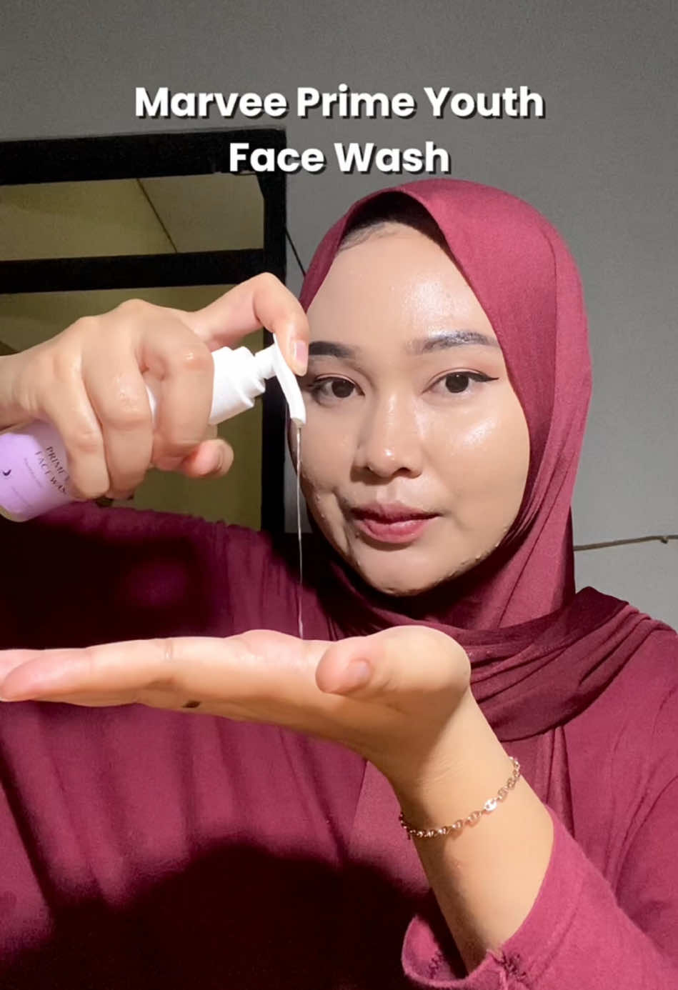 My favorite face wash✨sekarang tu gamau pake produk skincare yang aneh aneh karena banyak yang fake ingredients etc. jadi pake yang aman aja dari @Marvee by Kimia Farma 🩷🫶🏻 #marveeskincare #marvelouslife #marveesunscreen #creatorsearchinsights 