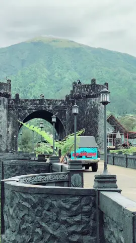 Siap-siap berlibur ke Kahyangan.. #negerikahyangan #magelang24jam #viralvideo #panorama #vibes #foryoupage❤️❤️ #reels #tiktokviral #jatenghits #trend #wisataindonesia #songs #foruoupage #tiktok #fypage #january 