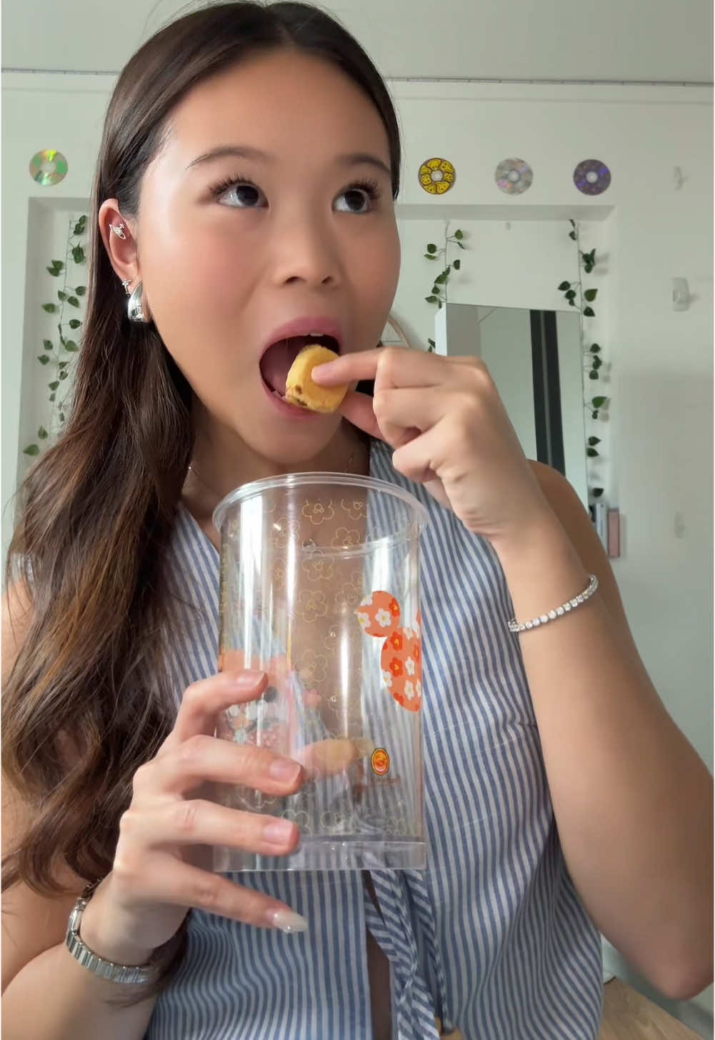 Me: enjoys the last pineapple tart guilt-free 😋🍍 Also me: remembers each tart = 1 bowl of rice 😳🍚 Good thing I’ve got my OLLY Probiotic + Prebiotic Gummies to keep my gut in check this CNY! 💪🍑 #Olly #Ollygummies 