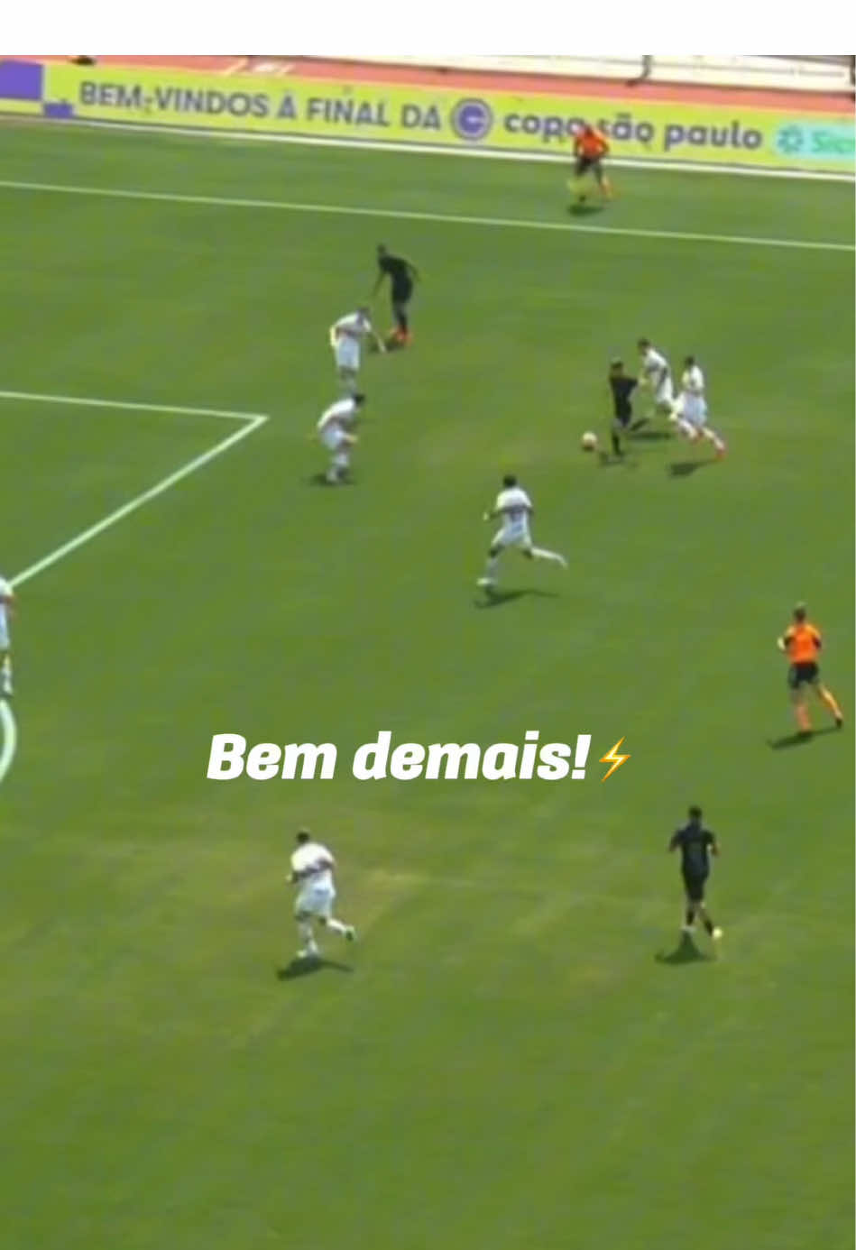 Foi pra cima! ⚡️ Bela jogada do Pellegrin, partindo pra cima e demonstrando qualidade. 🔥 *Contém legenda automática  #CopinhaNoSportv #Copinha #Corinthians #SaoPaulo #Final