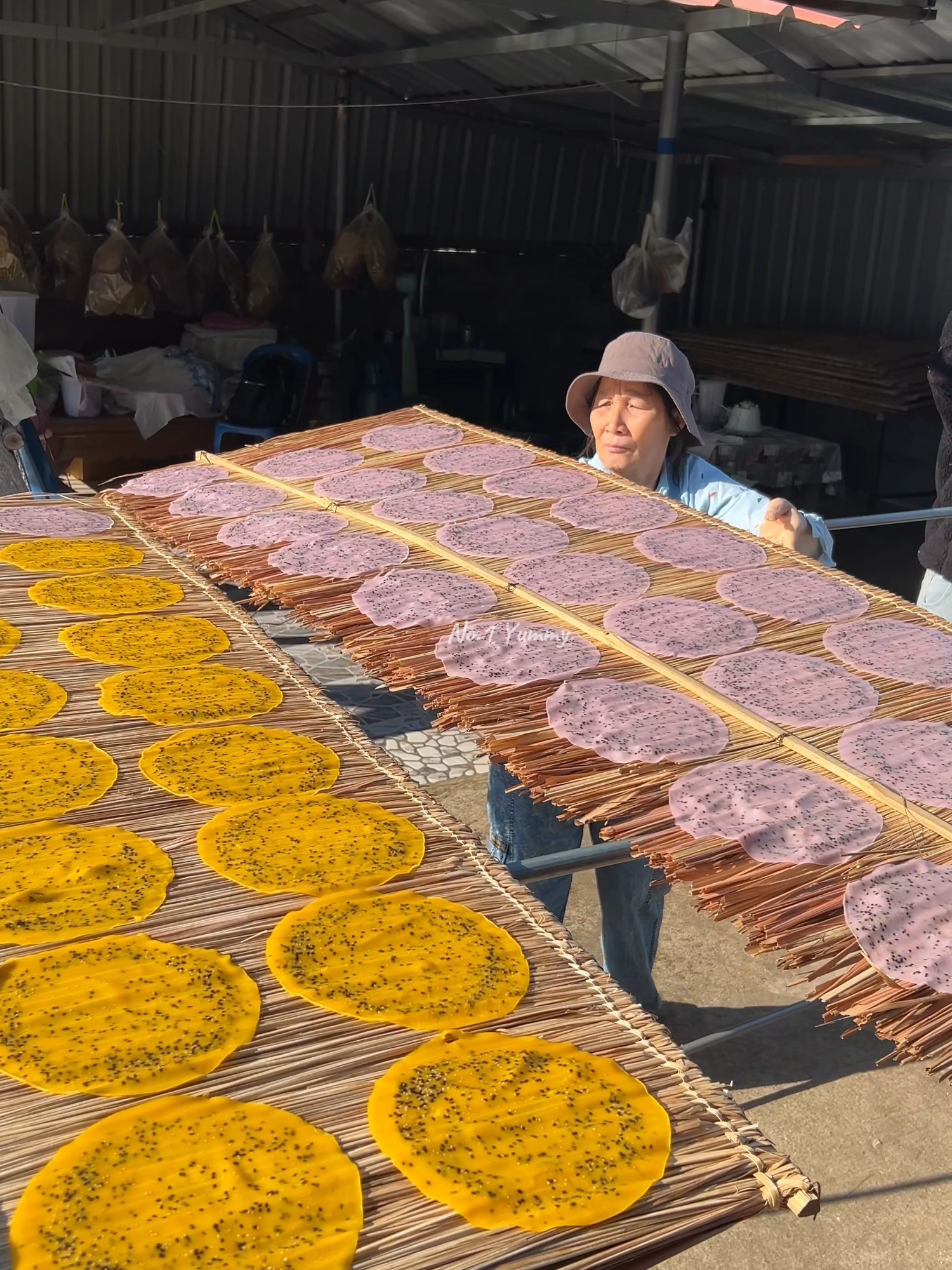 Amazing Sesame crackers making. #streetfood #foodies #asmr #yummy #thailand#fpy #fpyシ  📍พิกัด : ข้าวแคบแม่ธรรม บ้านสบจาง แม่เมาะ ลำปาง