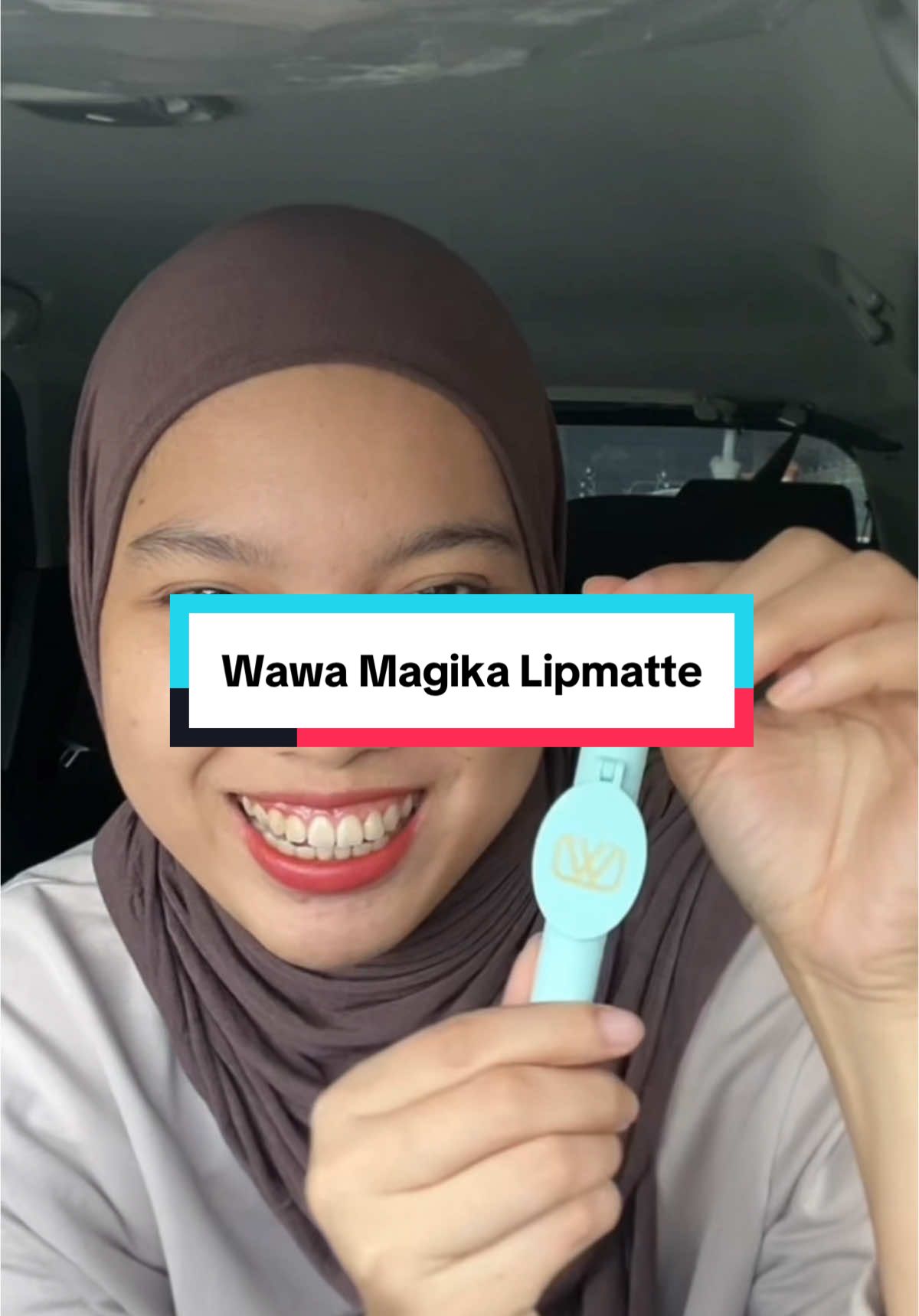 senang lepasni takyah cari dah mana cermin nak pakai😍💖#wawacosmetics #wawalipmatte 