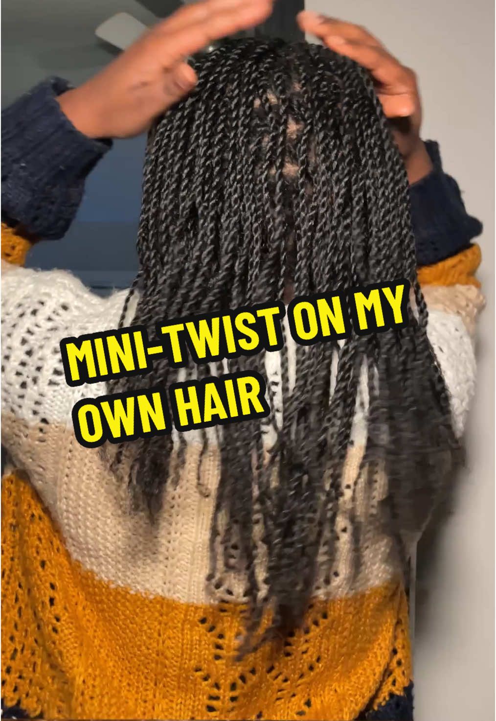 Les mini-twist aident à protéger les cheveux et à maintenir la longueur.. Pour mon cas, je les ai après un brushing.. #minitwists #minitwistsonnaturalhair #minitwist #4chair #4chairclub #backgirl #lengthretention #lengthcheck 