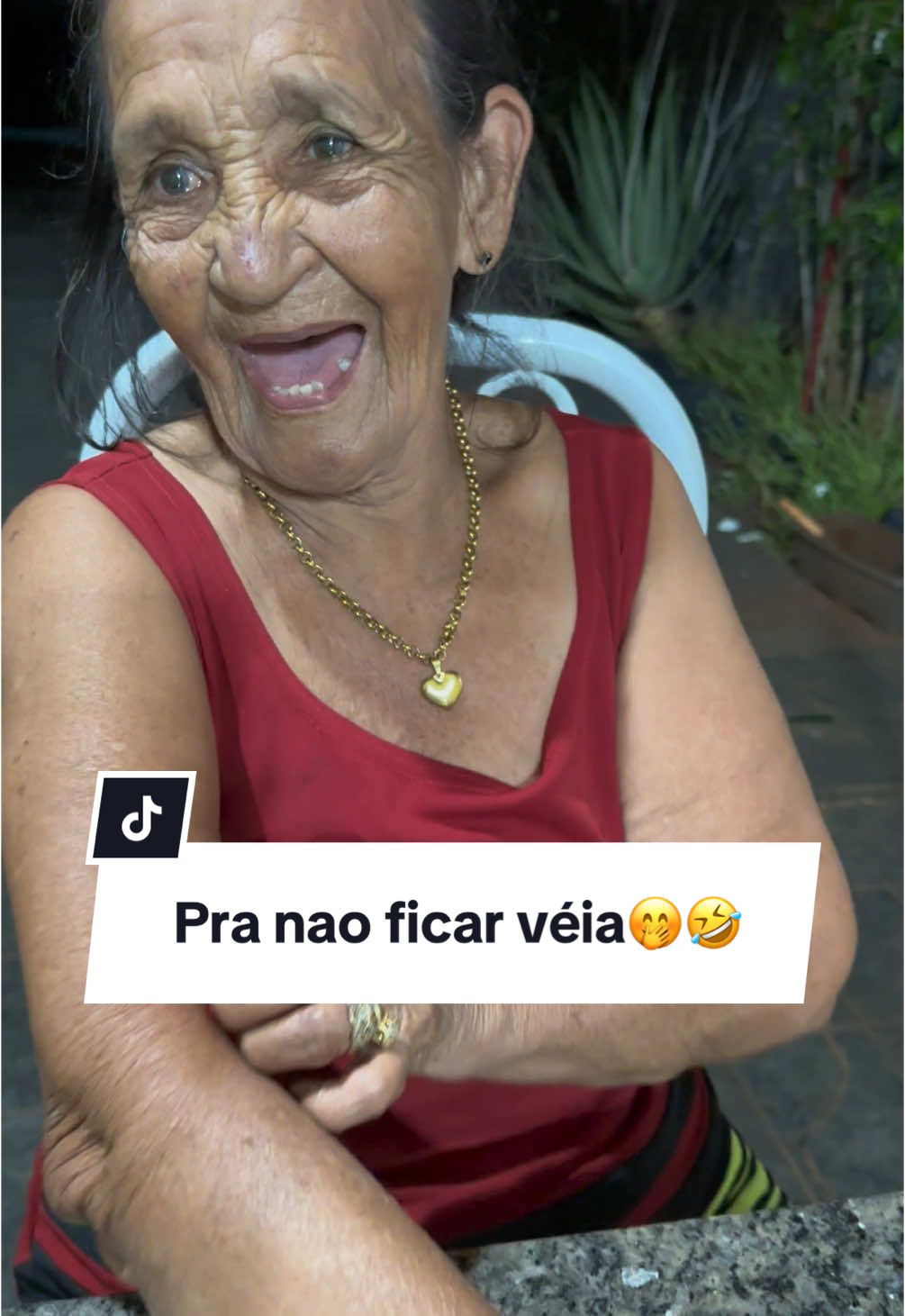 Tem que dançar pra não ficar véia🤭🤣 #alzheimer #idoso #viral #entregatiktok #cerveja #cervejinha #paravoce #dança 