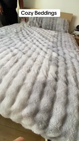 This blanket is seriously the softest thing ever! Perfect for cozy vibes all day long. #CozyVibes #CloudBlanket #SoftAndComfy #HomeComforts #fyp #foryoupage #viralblanket #pinterestaesthetic #aestheticvideos #cozynightin #fallnights #fallaesthetic #tiktokshopfinds #dealdrops #pintrest 