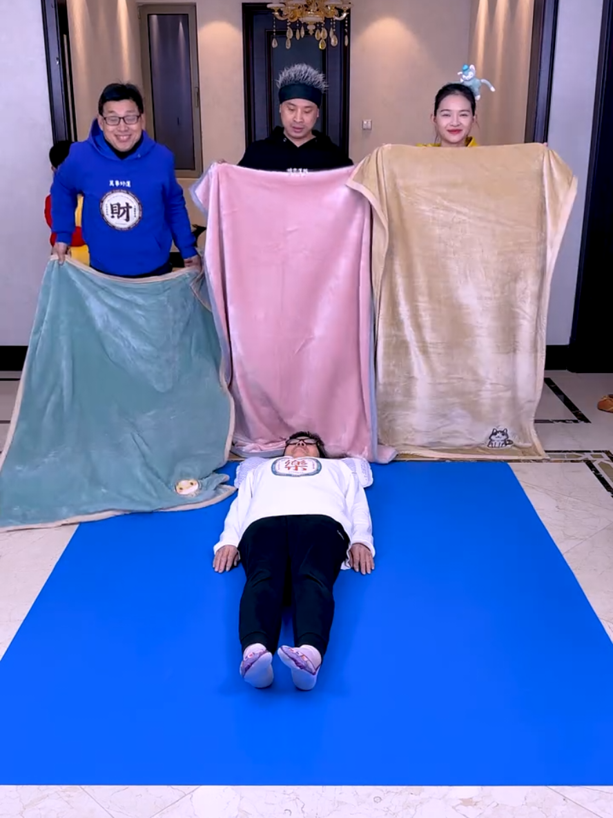 The fourth episode of the quilt-covering challenge is so fun, I’ll save it for later! ! !  #funny  #LittleIronRingTravels #CuteBabyCelebratesNewYear #CelebrateNewYearWithFlavor  funny hilarious videos uk's funniest videos funny tiktok videos in english  funny english tiktok trending in usa funny viral funny family challenges funny family videos funny tiktok viral kids try not to laugh challenge funny family tiktok challenge  Funny Dark Humor viral tiktok family funny family tiktok funny tiktoks to do with kids  funny family tiktok trends funny face filter challenge funny face challenge tiktok trend  funny tiktok videos in english  funny english tiktok funny and crazy family funny family videos uk tiktok funny english jokes funny family videos funny english tiktok funny and crazy family uk tiktok funny english jokes funny family tiktok trends funny videos laugh till you cry  crazy funny funny viral videos over 10 million views  Very Funny Jokes family tiktok best funny tiktok funny family funny tiktoks to make u cry of laughter funny videos laugh till you cry  funny tiktoks to make u cry of laughter  funny viral videos over 10 million views  crazy funny I Love My Family family tiktok changsha family happy family videos funny memes family comedy family family tiktok trends funny videos to laugh family games challenge funnyfamily family funny tiktok funny family comedy 多人聚会小游戏 美国人怎么教三岁宝宝玩 Can you blow out 500 candles familytime family games at home best family games funny family videos family games challenge family games ideas changsha family family games tiktok funny family couple games funny couple games at party board games for family boardgames couplegamesHow To Choose Pizza Date Night  datenightideas datenight  GameNight 中国 日常vlog 日常vlog系 日常 vlog 日常vlog拍法 女子大生の日常vlog 日常vlog 勉強 ルーティン 日常vlog ごはん 日常vlogルーティン 旅行 日常vlog 日常vlog系列 #changshaffm  #changshafamilyfunmedia  #am549  #unfrezzmyaccount #unfreeze  #changsha  #family #familytime #familygames  #partygame #familygame #india #pakistan #srilanka #bangladesh #nepal #afghan #afghanistan #iran #iraq #kuwait  #qatar #bahrain #saudia #ksa  #yamen #oman #UAE #dubai  #USA #newyork #UK #spain #europe #EGYP #world #Africa #aisia #japan #korean #korea #england #australia #indonesia  #malaysia #singapore #lahore   #karachi #sharjah #italy  #datenightideas #datenight #GameNight #中国日常vlog #日常vlog系 #日常vlog #日常vlog拍法 #女子大生の日常vlog #日常vlog 勉強 ルーティン #日常vlog ごはん #日常vlogルーティン #旅行 日常vlog #日常vlog系列@tiktokglobal @TikTok 