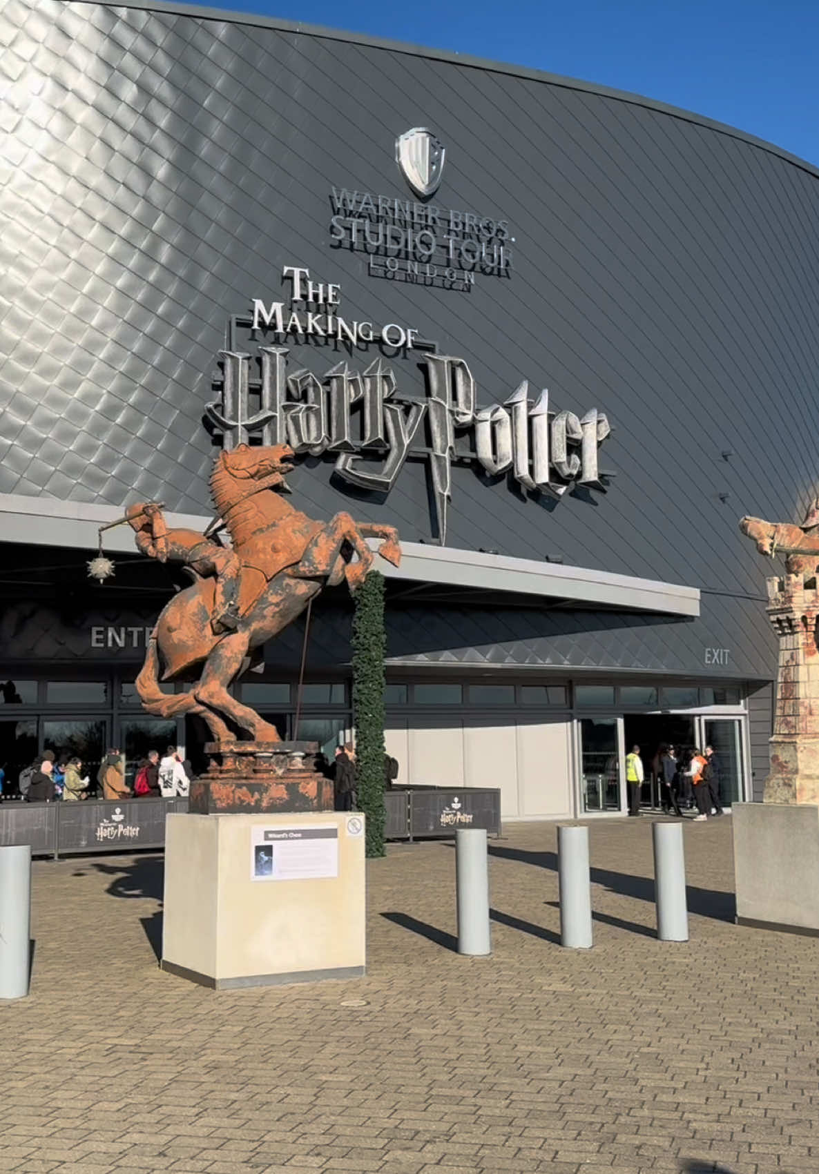 HALAL HARRY POTTER? EVERYTHING ABOUT THE HARRY POTTER STUDIOS IN LONDON! @wbtourlondon @Harry Potter  Ticket Prices: £53.50 Afternoon Tea: £39.95 #harrypotterstudios #tour #london #harrypotter #fyp #Foodie #halalmunchies #thatisamunch #harrypottertour 