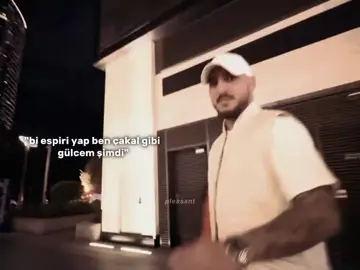 cakalın gülüsüü 🤌🏻 . . @Ebo @cakaldoksanbes @ati242official  . . . . . #çakal #ebo #edit #Vlog #ati242 #konser #blok3 #türkçerap #keşfetteyizzz #fypp #beniöneçıkart #galatasaray 