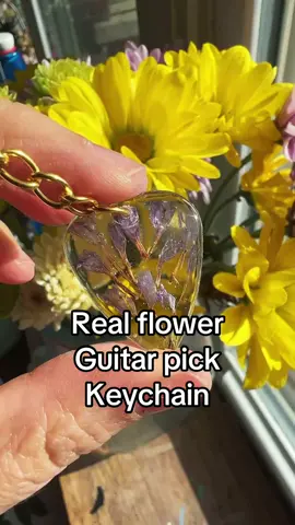 Today I made this guitar pick as keychain with purple flowers for a special client, they are made to order , link in bio. 🌿💜. . . . . #resin #resinart #resinartist #forgetmenot #purple #purpleflowers #art #artist #artisan #handmade #statice #guitar #guitarpicks #nature #bassguitar #music #musiclovers #banjo #ukulele #electricguitar #artist #artisan #musicians #naturelovers #preserve #missouri #stlouis #musicians #musicianslife #musicianslifestyle #bassguitar #plectrum #etsy
