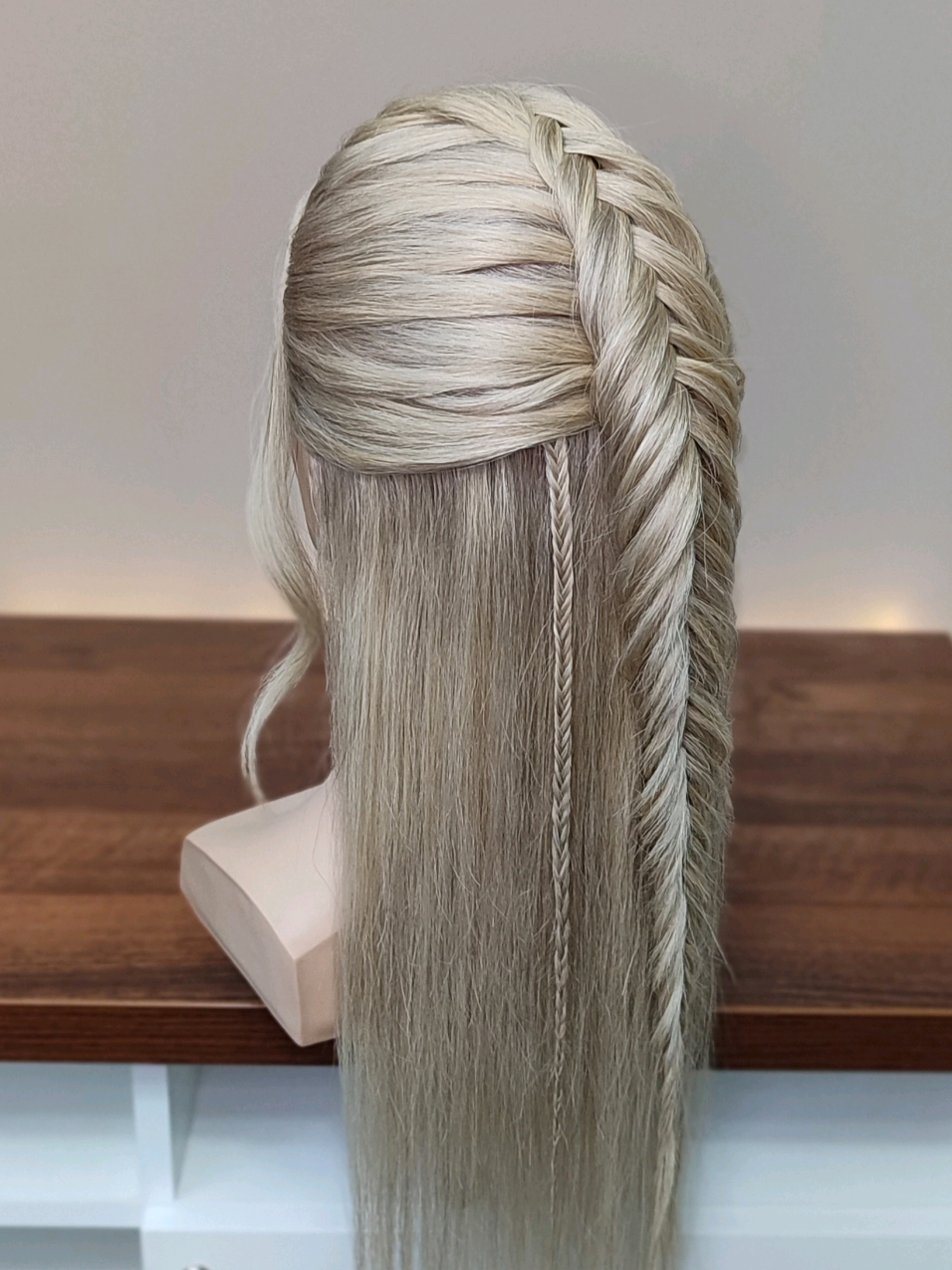 Fishtail braid with accent thin braids🤎🤎🤎 #FishtailBraid #BraidedHairstyle #HairBraiding #HairArt #CreativeBraids #HairstyleInspiration #ElegantBraids #HairStylist #BraidingIdeas #LongHairBraids