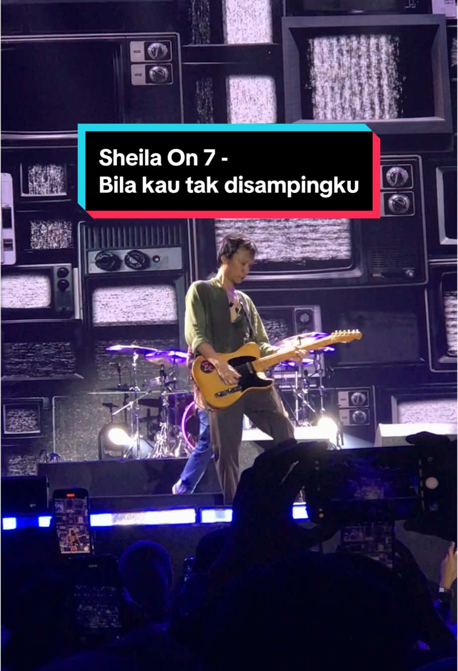 Sheila Gank hujan hujanan di Surabaya. Keren!!! #dutasheilaon7 #sheilagank #sheilaon7 #buzzyouthfest #buzzyouthfest3 #konsersheilaon7 #konserjatim #memoribaiksheilaon7 #konserjatim #bilakautakdisampingku #so7 #konsershiela #fyp #fypシ 