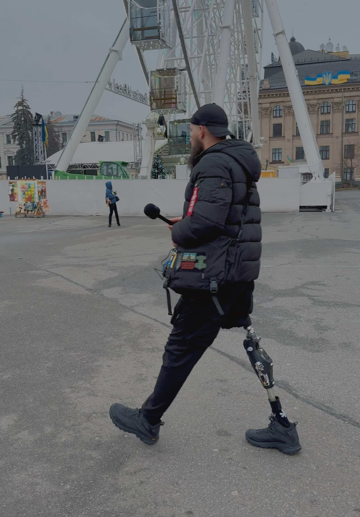 «для чого світити протезом»