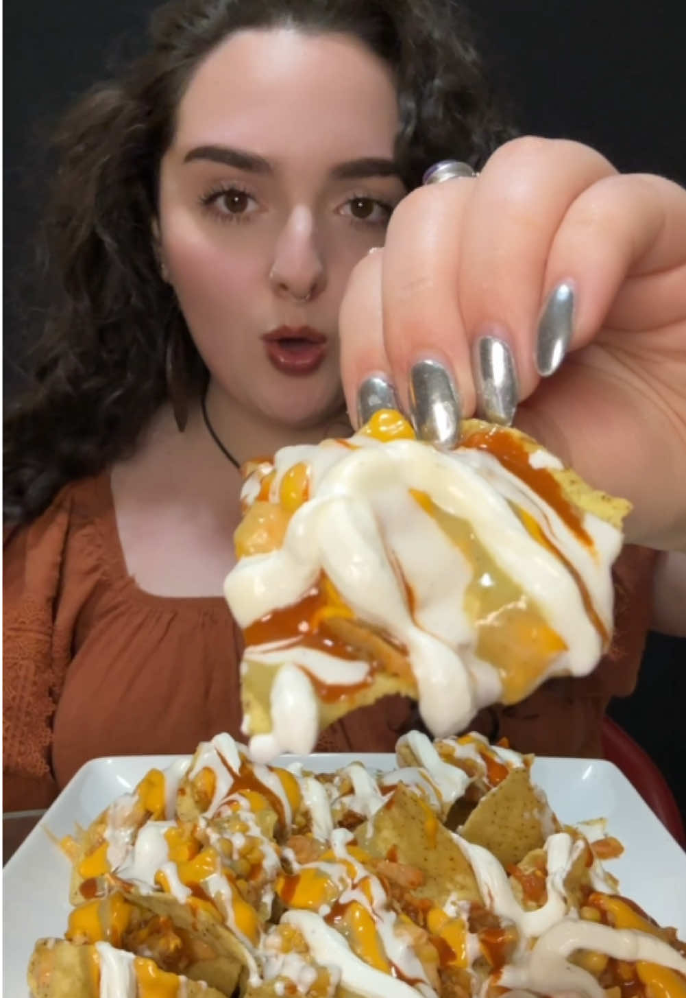 loaded nachos, extra sauce please 🛸  #nachos #nachosmukbang #eatwithme #mukbang #mukbangeatingshow #eatingasmr #foodasmr #mukbangasmr #asmreating #eatingshow #eatingshowasmr #eatingsounds #crunchy #mukbangs #mukbangvideo #eatingsounds  #crunch #crunchyasmr #crunchsounds #crunchysounds #crunchymukbang 