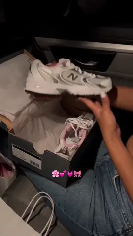 شوز الدلوعات🩷🎟️🧬 #explore #fyp #foryou #jeddah #_hero_shoes #الشعب_الصيني_ماله_حل😂😂 #viral #shoes #foryoupage #اكسبلوررر #الهبة_الجديده #fypシ゚ 