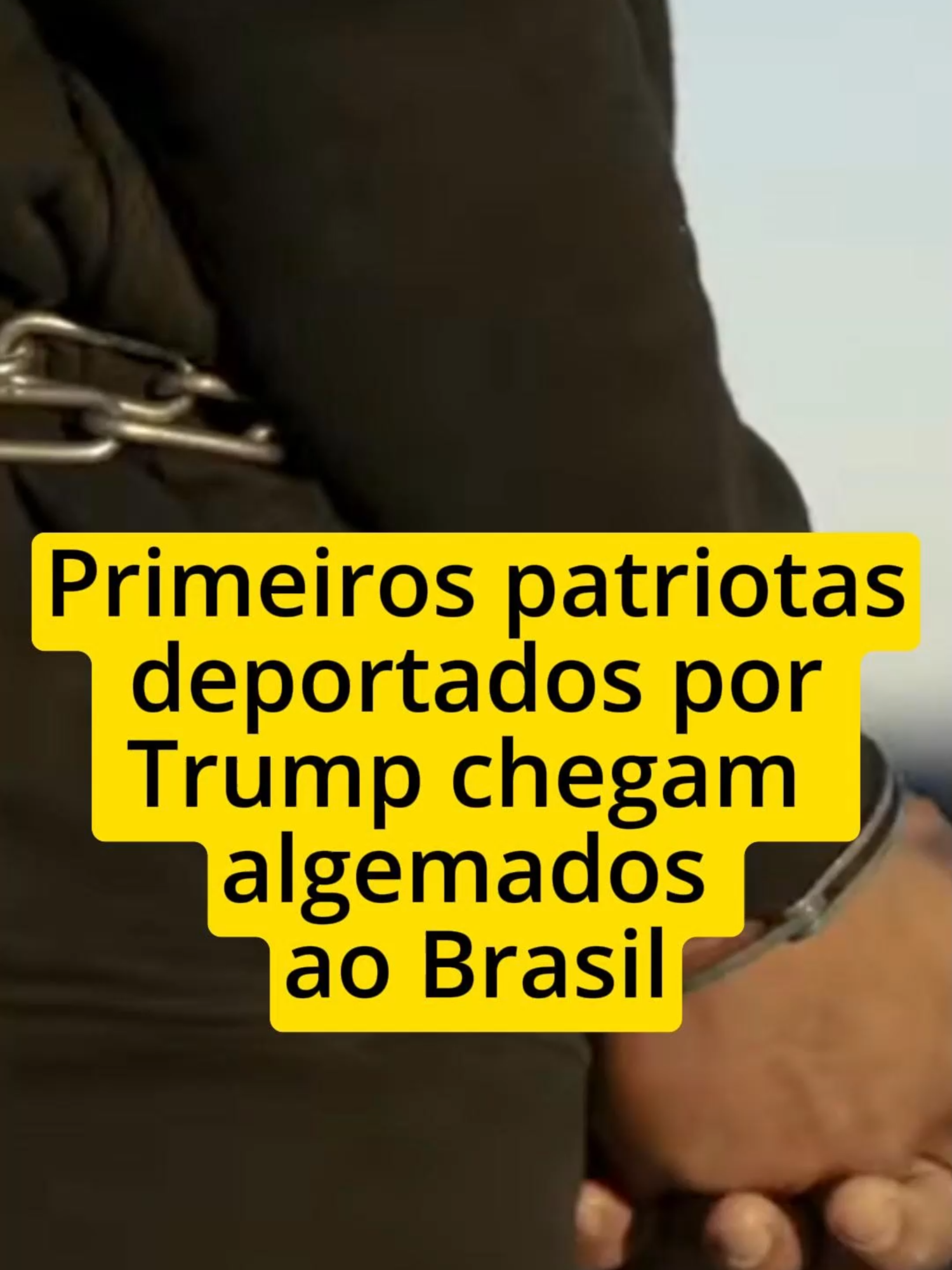 Primeiros brasileiros deportados por Trump chegam algemados e acorrentados ao Brasil #primeiros #brasileiros #deportados #donaldjtrump #chegam #algemados #acorrentados