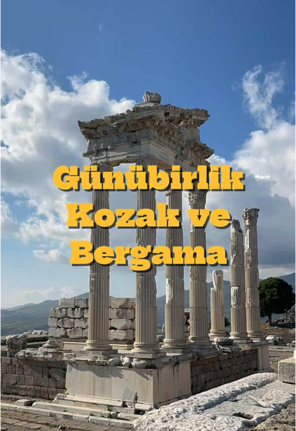 Ayvalık civarından 1 saatlik araba yolculuğuyla günübirlik ziyaret edebileceğiniz en güzel rotalardan biri #Kozak ve #Bergama.  #Kozakyaylası nın doğası, bu dünyaya ait değil gibi gözüken granit torları, brokoli tarlasını andıran fıstık çamları ve Bergama’nın ören yerleriyle senede bir kere severek ziyaret ettiğimiz bir güzergâh ve bu sefer de bizi yine büyüledi.   Kozak’ta başladığımız günümüzde ilk önce İda Madra Jeopark’taki Kozak Torları seyir tepesine çıkıyoruz. Kısa bir tırmanışla karışınıza sonsuzluğa uzanan fıstık çamlarıyla inanılmaz bir görüntü çıkıyor.  Buradan Büyük Kozak Kayasını görmeye geçiyoruz. Granit taşlardan etkileneceğimi hiç düşünmezdim ama gökten düşmüş gibi duran bu dev kayalar çok etkileyiciler. Ayrıca yürüyüş rotası için tabela vardı, bahar aylarında gelmek üzere not alarak Bergama’ya devam ediyoruz.   Bergama’da Gezilecek Yerler:   ✜Kızıl avlu: Bir zamanlar Mısır tanrılarının tapınağı olarak kullanılan, yüksek tuğla duvarlarla çevrili, kubbeli Roma Dönemi eseri ✜Kızıl Avlu karşısındaki mahallede sokak aralarında dolaşın, tarihi Bergama evlerini görün ✜Bergama Antik Kenti: Buraya araba yerine teleferikle de çıkabilirsiniz. Gezmek için bir buçuk saat ayırın ✜Bergama Ulu Cami ✜Antikacı ve kilimcileri gezin ✜Kapalı Çarşı ✜Asklepion: Antik Yunanistan'da Sağlık tanrısı Asklepios adına yapılmış şifa tapınağı, ünlü hekimlerinin yetiştiği bir tıp okulu ve dünyanın ilk psikiyatri hastanesi ✜Bergama Arkeoloji Müzesi: Küçük bir müze ancak pek kapsamlı değil   Bergama’da Ne Yenir?   ✜Altın Kepçe: Esnaf lokantası. Bergama’ya özgü çığırtma isimli patlıcan & biber kızartma üzerine domates soslu mezelerini deneyin ✜Çiçeksever Kebap salonu ✜Pehlivan Kokoreç: Davul fırında kokoreç ✜Salepçioğlu Helvaları: Hayatımda yediğim en güzel helva buradaydı, mutlaka uğrayın. ✜Çınarlı Kahve’de yemek üzerine çay, kahve  ✜ Biz denemedik ama Yeni Gün Kahvaltı ve Bereket Kahvaltı Salonu’nu listelerde görüyoruz. ✜ Bergama tulum peynirimizi de alarak dönüş yoluna geçiyoruz   Yukarıda bahsettiğim yerlerin hepsini Instagram profilimizdeki bağlantıda yer alan Kozak & Bergama Haritası’nda işaretli olarak bulabilirsiniz.