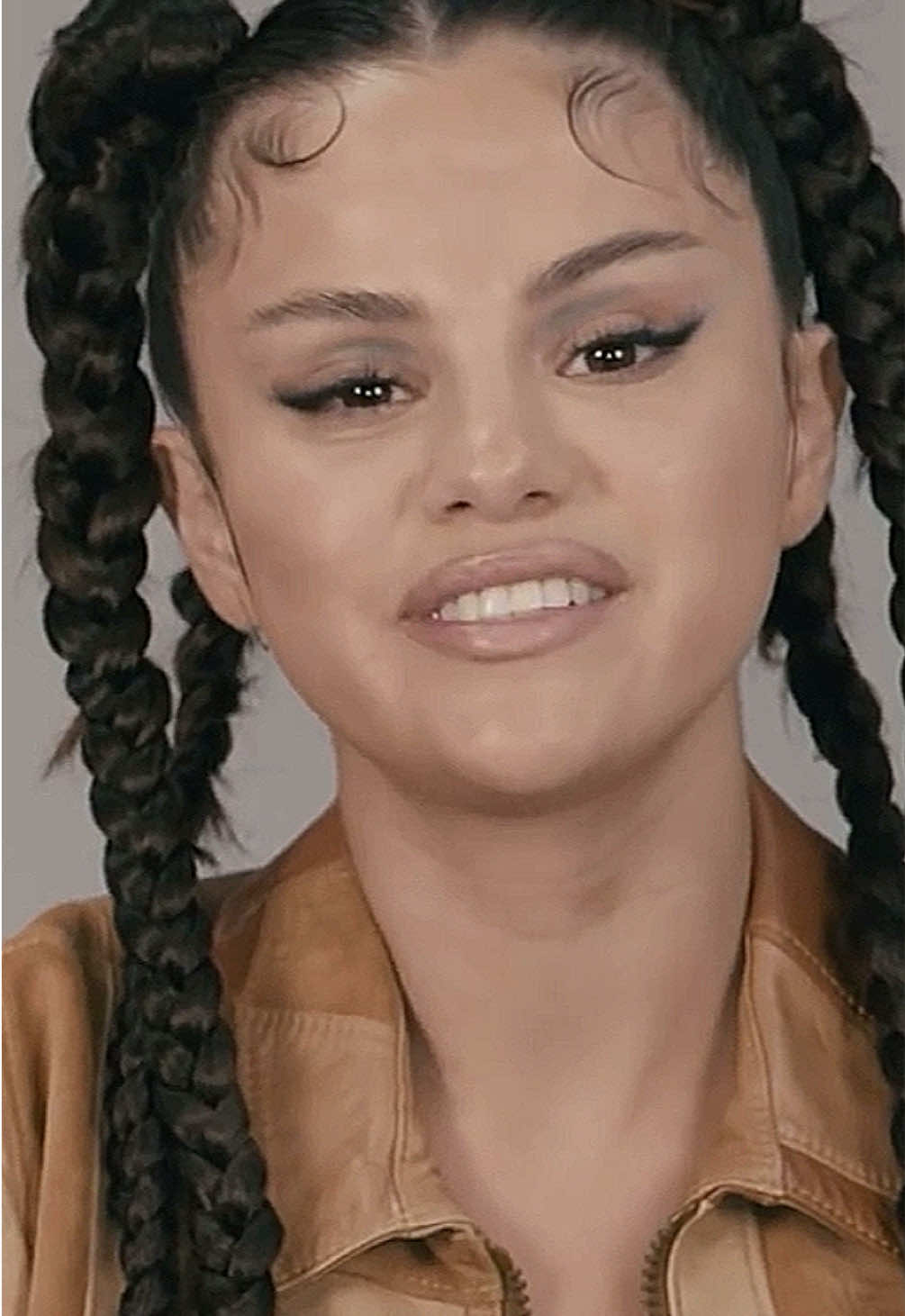 This look on her >>> 😍😍 #selenagomez #viral #braids #fyp #xyzbca #celebrity #fypシ 