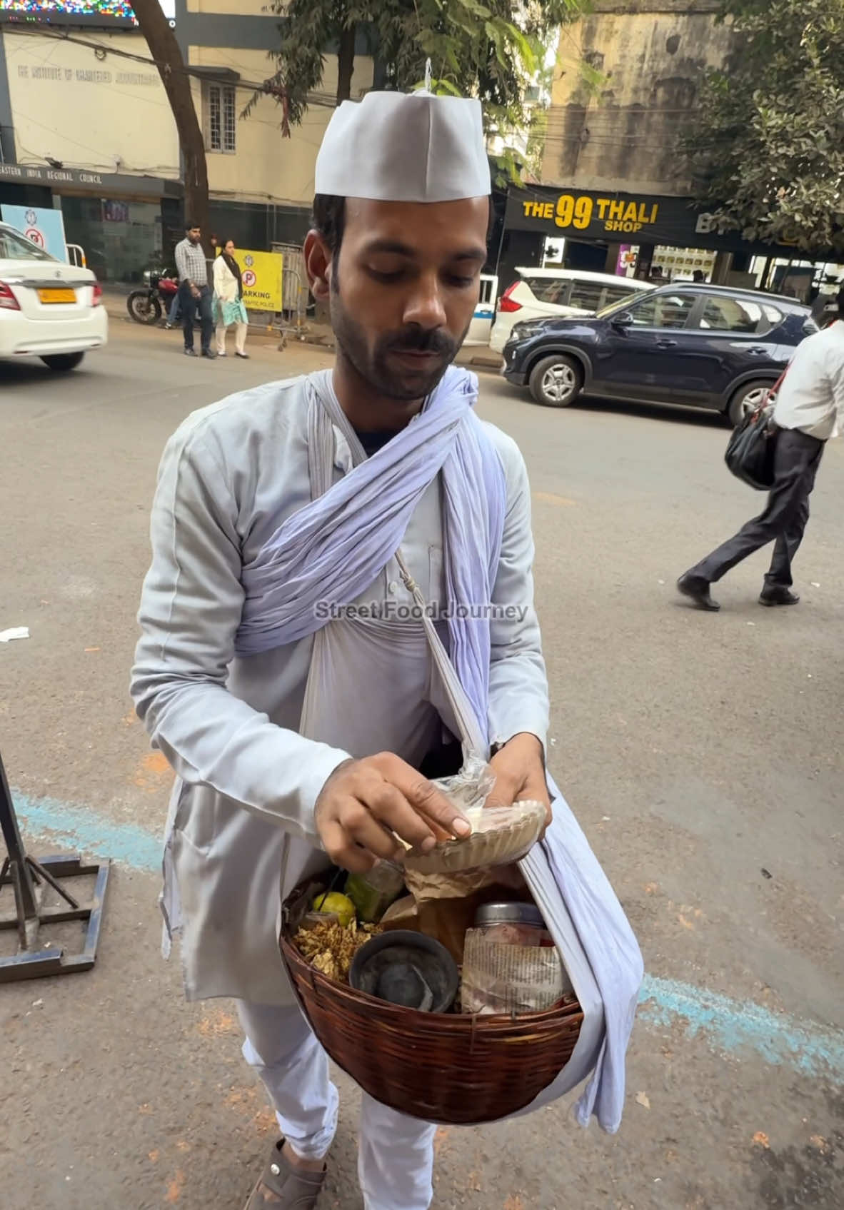 Crispy Soybean Cracker in Kolkata - Indian Street Food 🔍 Business name  Soybean Cracker  📍Address Kolkata, India 💵 Price  50 Rupee/$ 0.60 USD #streetfood #india #reels #fyp 