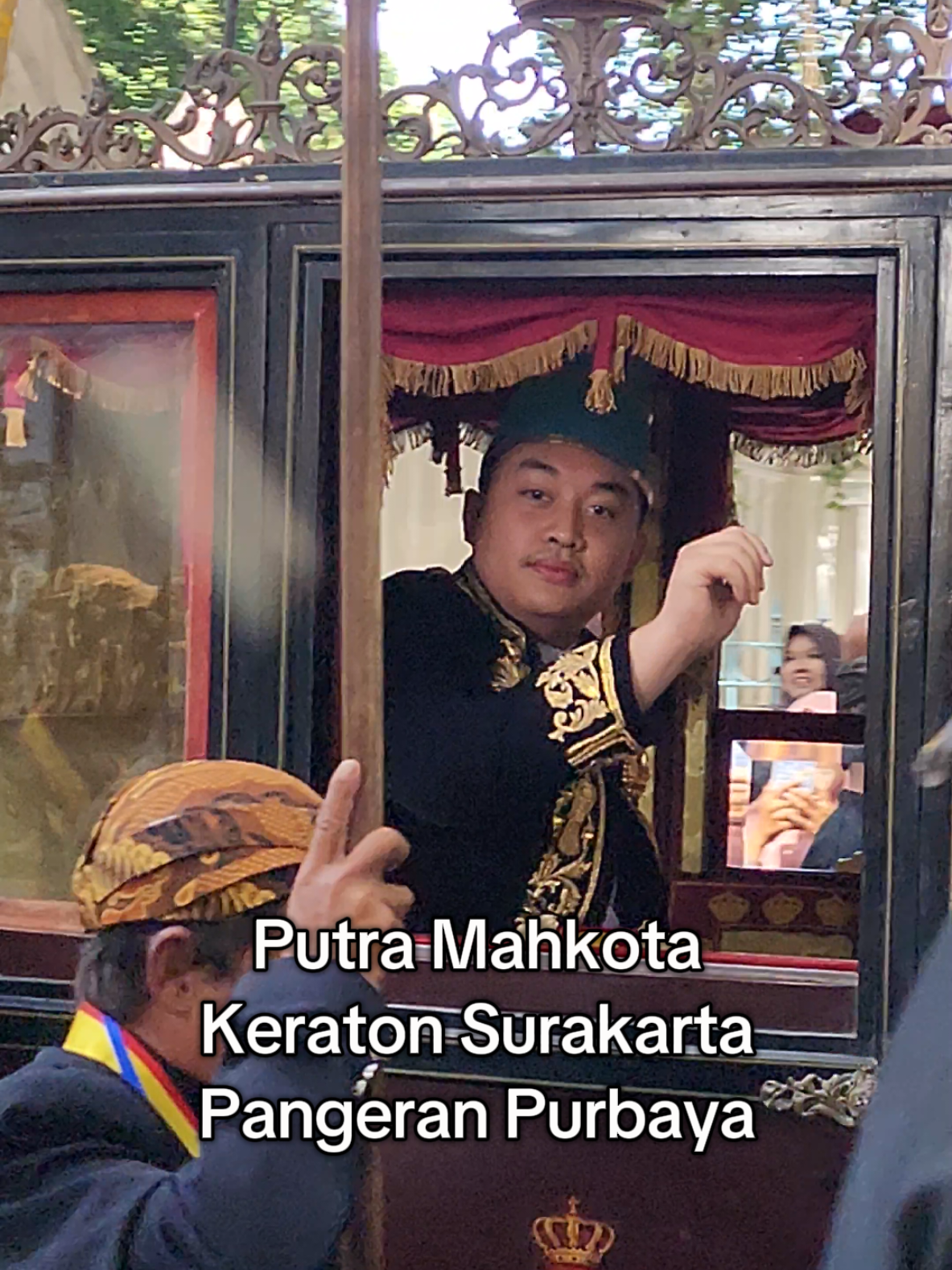 Pangeran Purbaya Putra Mahkota Keraton Surakarta dalam Kirab Agengang Tingalan Jumenengan ke-21 SISKS Pakubuwana XIII #pakubuwanaxiii #sisksxiii #pangeranpurbaya #eventkotasolo #kirabkeratonsolo #kirabtingalanjumenengan 