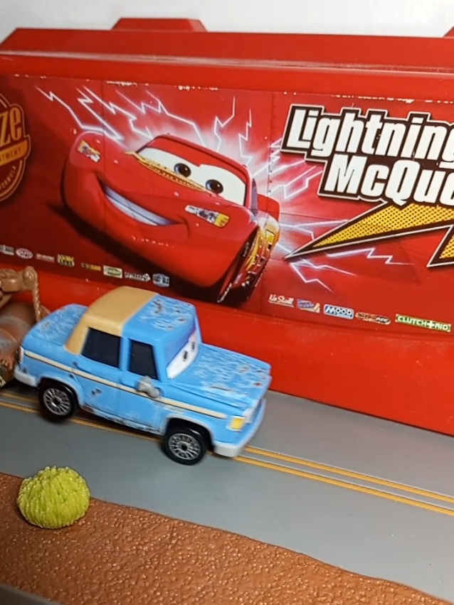 Mate remolca a Otis Remake (lo hice por aburrimiento)  #remake #diecast #juguetes #stopmotion #famoso #fyp #fpy #humor #carsremake #carsdisneypixar #rayomcqueen #mate #otis #radiadorsprings #carsofttiktok #cars #cars2 #cars3 #carsontheroad #carsdiecast #carscollection #carsmattel #carsdisneypixar #mattel #diecast #carsescene 