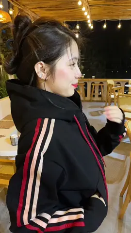 Tông màu đen mix đỏ, không có gì ngoài đẹp🤣#aokhoac #tet2025♥ 