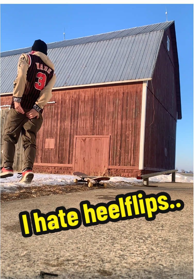 That’s not supposed to go there..  Disclaimer: This video is exclusively represented by ARK Media, for any licensing and usage enquiries please contact licensing@ark.media #skatefails #skateclips #skatedaily #skatefail #Skateboarding #viralclip #viralvideos #failarmy 