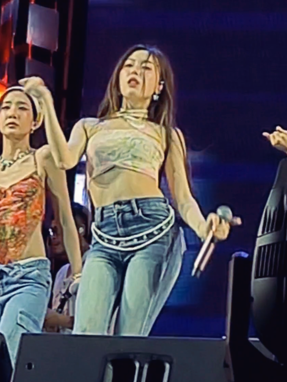 ทะเลเดือด~ Boys love Girls @laysy  #aheye4eve @aheyekrn_ #4eve #LayzyMusicFestivalx4EVE    
