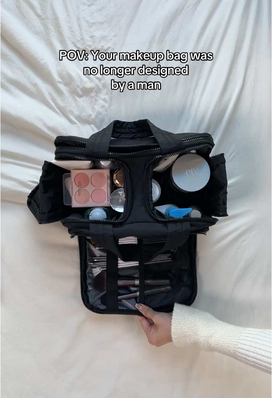 POV: Your makeup bag was no longer designed by a man🐐Love this makeup bag🥰🥰🥰#TikTokShopJumpstartSale #shopvideocarnival #bagsmart #travelbag #toiletrybag #makeupbag 