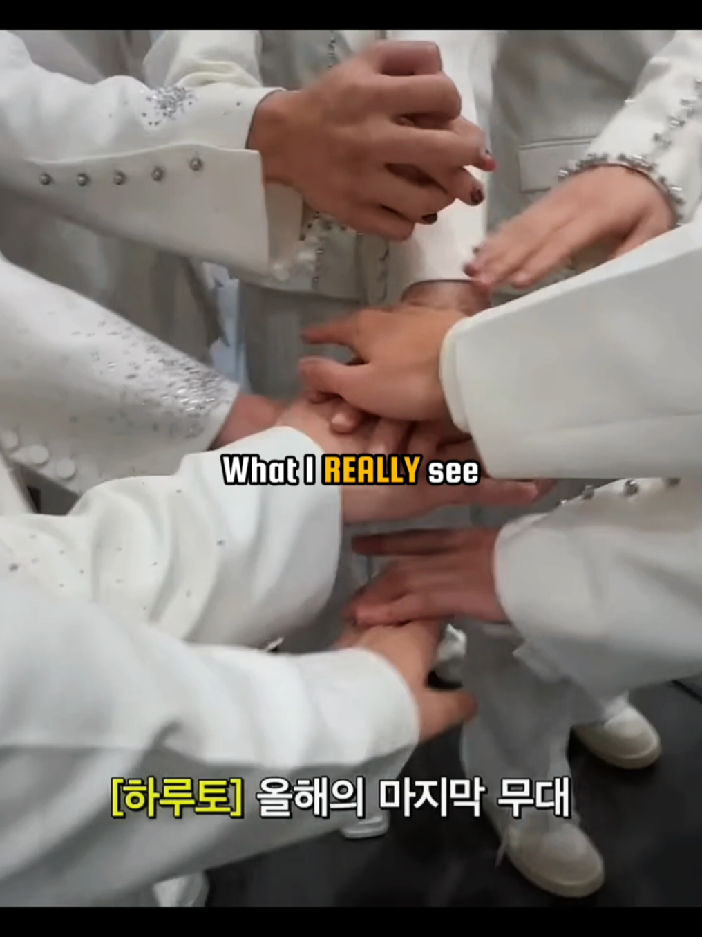 Just how big those hand are jeongwoo...hoonie has quite a big hand already 🤧 #parkjeongwoo #박정우 #jihoon #지훈 #트레저 #treasure_yg 