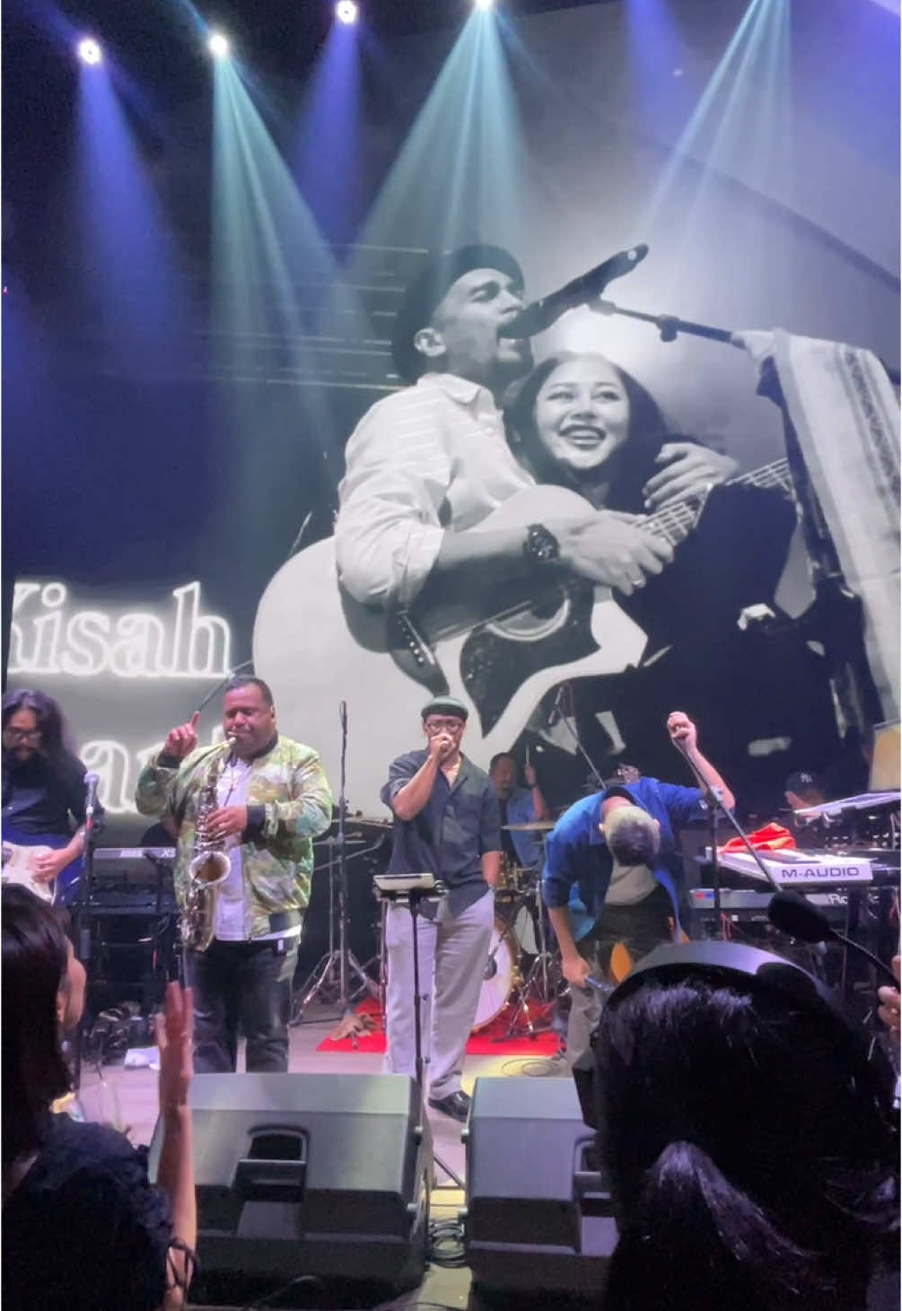 Bung Glenn🥹🫶🏼 gone but never forgotten. Thank you Bakuucakar, last night wasss 🥹😍😫🥰😭🤯🫨🙌🏼 #glennfredly #bakuucakar #midazsenayan #konserjakarta #eventjakarta