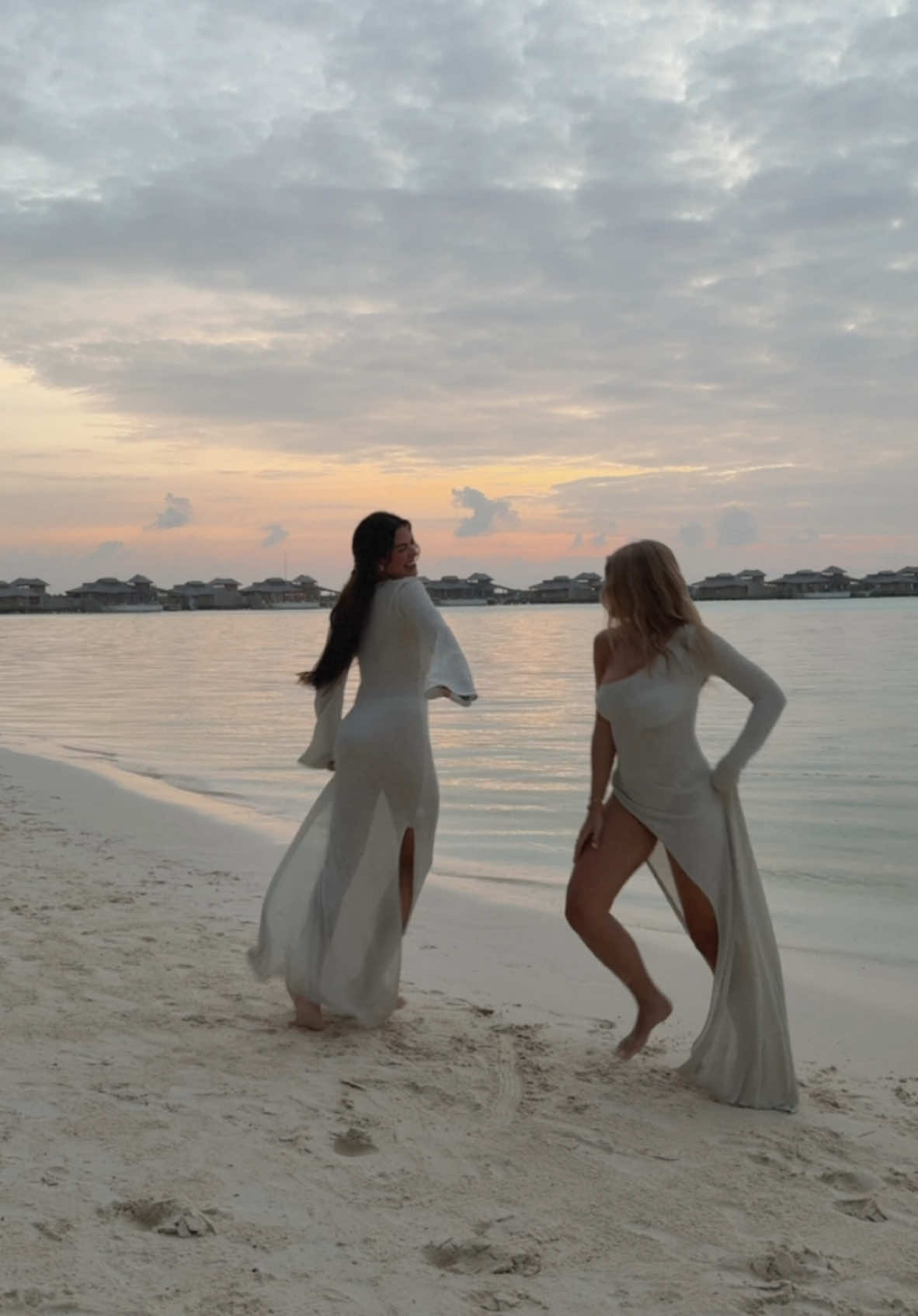 mamma mia here we go again 🩵🐚🌊 #besties #dancingqueen #maldives 