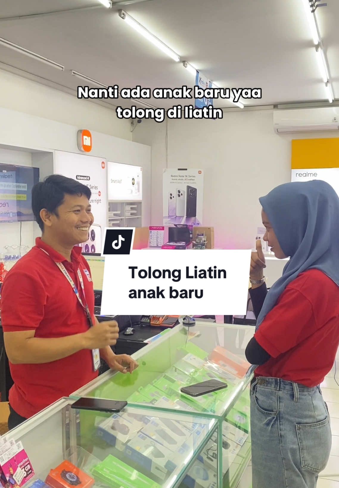 pasti mas nya salting banget tuh☺️ #luckycell #luckycellsawangan #luckycellciracas #lucu #lucubanget #videolucu #kontenhiburan #marketing #tokohandphone #sawangan #sawangandepok #becanda 