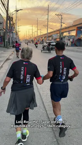 Sobrang lakas pa ni lola grabe. Sana hanggang pagtanda natin, patuloy pa din nating alagaan yung kalusugan natin 🤍 Motivation run from Lola Rosa. Malolos Republika Run 2025 - 18km category #Running #runtok #fyp 