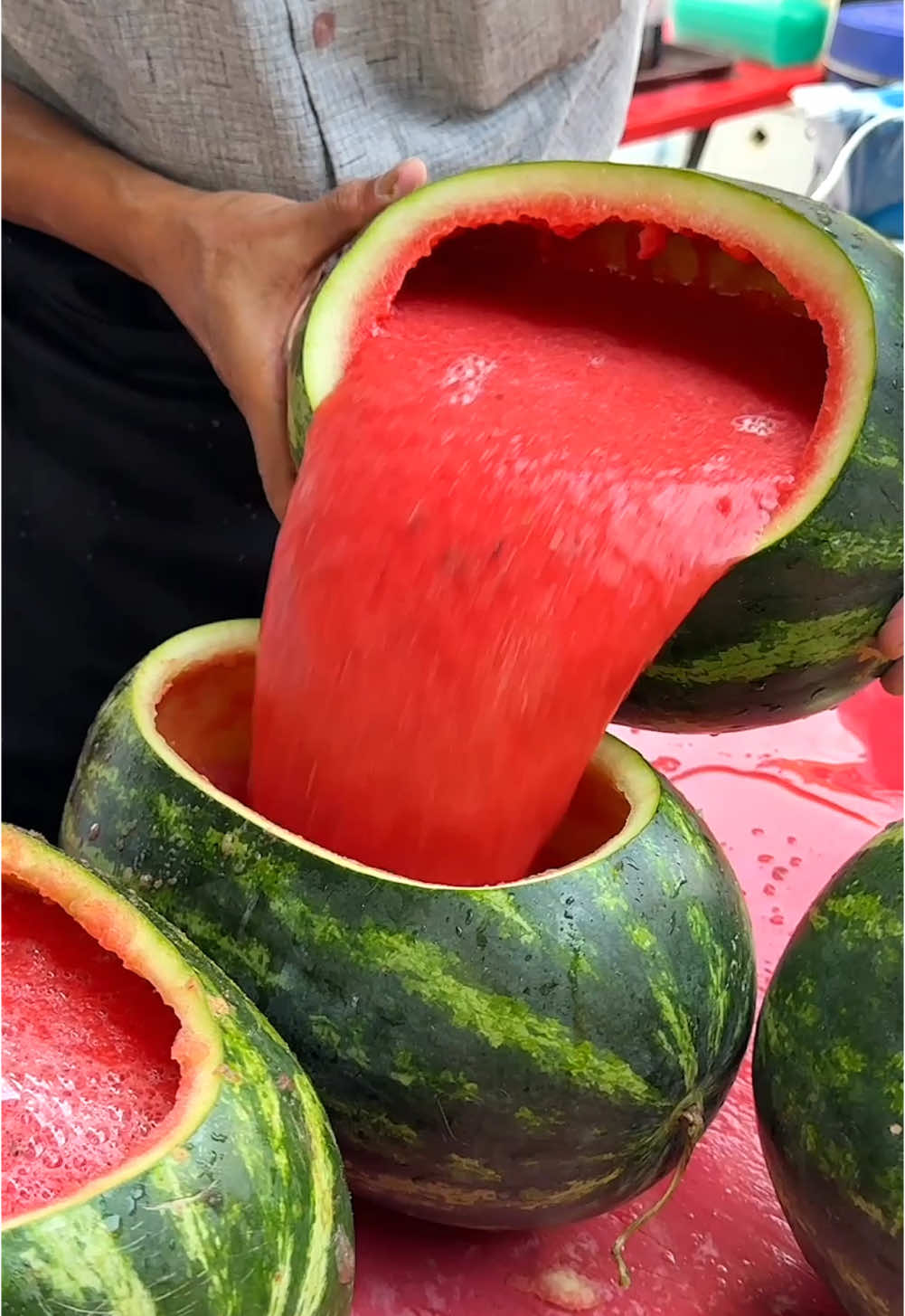 How to Make Watermelon Juice Uniquely in Malaysia 📍Pasar Jonker Street Melaka https://maps.app.goo.gl/YFERa3HSb89LjV3w9 Jalan Hang Jebat, 75200 Melaka ⏰ 5:30 pm open #watermelon #fruitjuice 