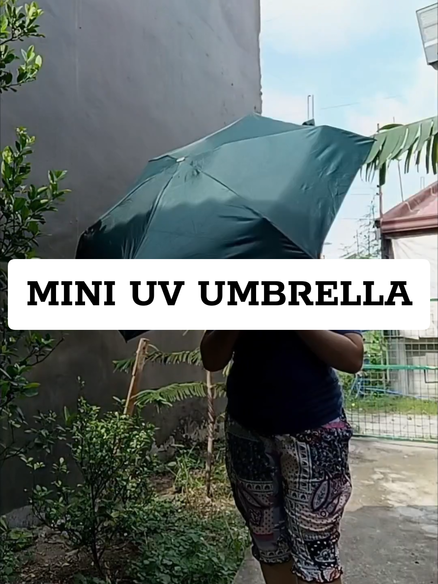 Hindi na hassle magdala ng payong kung ganto kaliit na kasya lang sa small bag mo. #miniumbrella #uvumbrella  #pocketumbrella #sunnyumbrella #personalprotection 