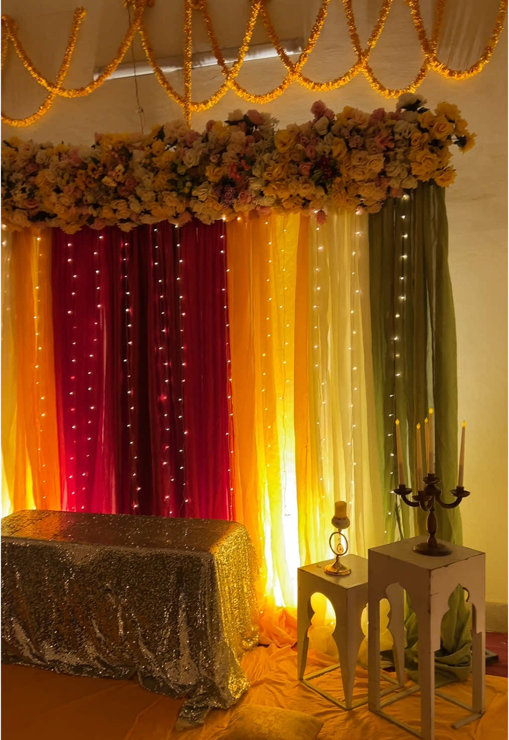 Home sweet home with a touch of mehndi magic! 🌻✨ . Mayoun Decor design by @glitz_glamor.pk  . Dm or contact 03078213939 for booking. 