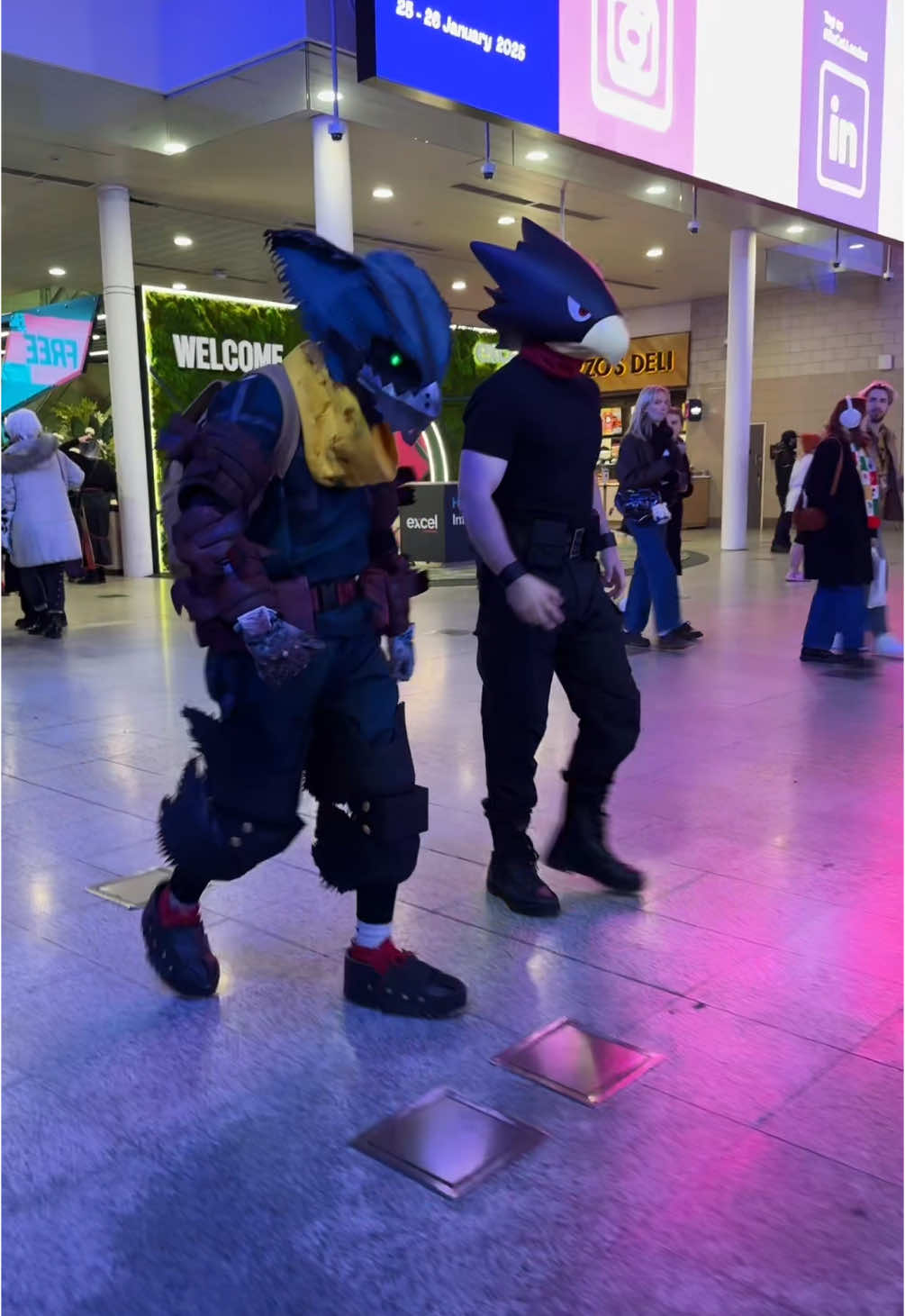 My scary dogs privilege at @MegaCon Live  tokoyami:@Megameatballs_cosplay  ochaco: @Lapiz <3 #megaconlive   #deku #mhacosplay #allmight #vigilantedeku  #fyp  #oneforall #ochako #tokoyami 