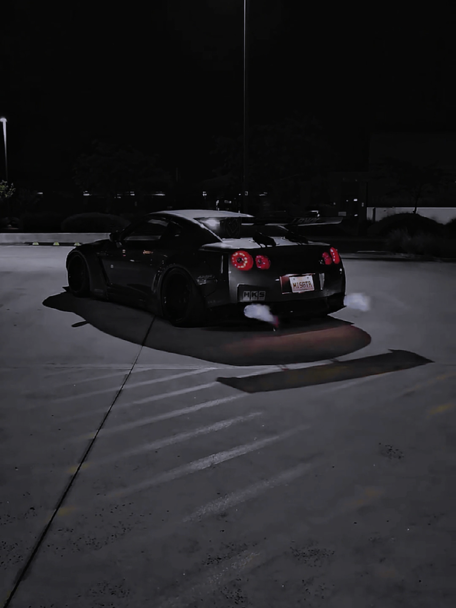 GTR R35 With AK47 💥💥 #nissangtr #gtrr35 #turbo  #v6 #lbwk #gtrlovers  #jdmcarsoftiktok🔰🇯🇵🔰  #nissangtr 