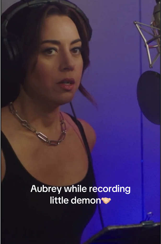 She knew what she was doing with the chain #aubreyplaza #aubreyplazaedit #aubreyplazasupremacy #fyp