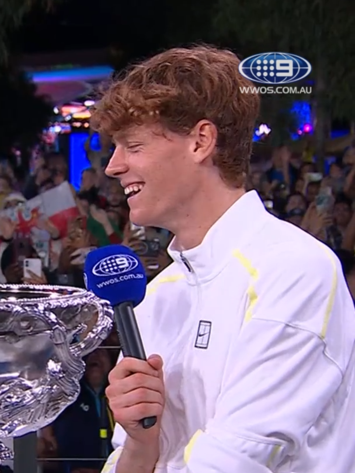 The crowd that assembled to catch a glimpse of the champion was INSANE! 🤯🇮🇹  🖥️ #AO2025 | Live & Free on Channel 9 & 9Now #9WWOS #Tennis