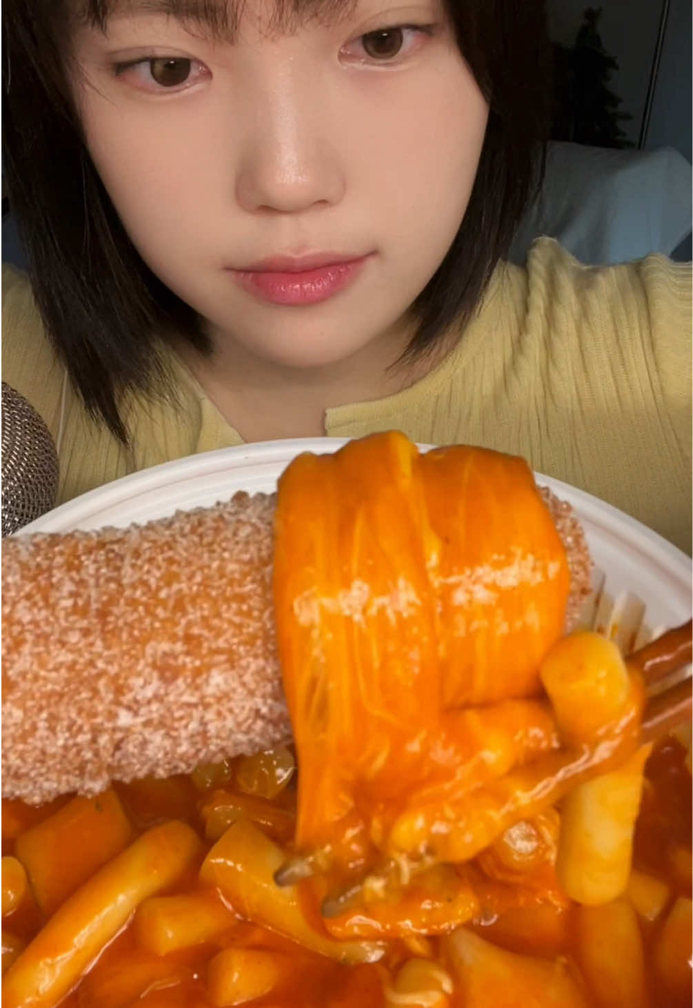 Lucky cheese tteokbokki and corn dogs 💛 Mukbang ASMR  #eatingshow #asmrfood #mukbangshow #세로먹방 #foodtiktok #spicytteokbokki #eatingasmr #asmrsounds #koreanmukbang #corndogmozarella #koreanfood #럭키치즈떡볶이 #감자핫도그 