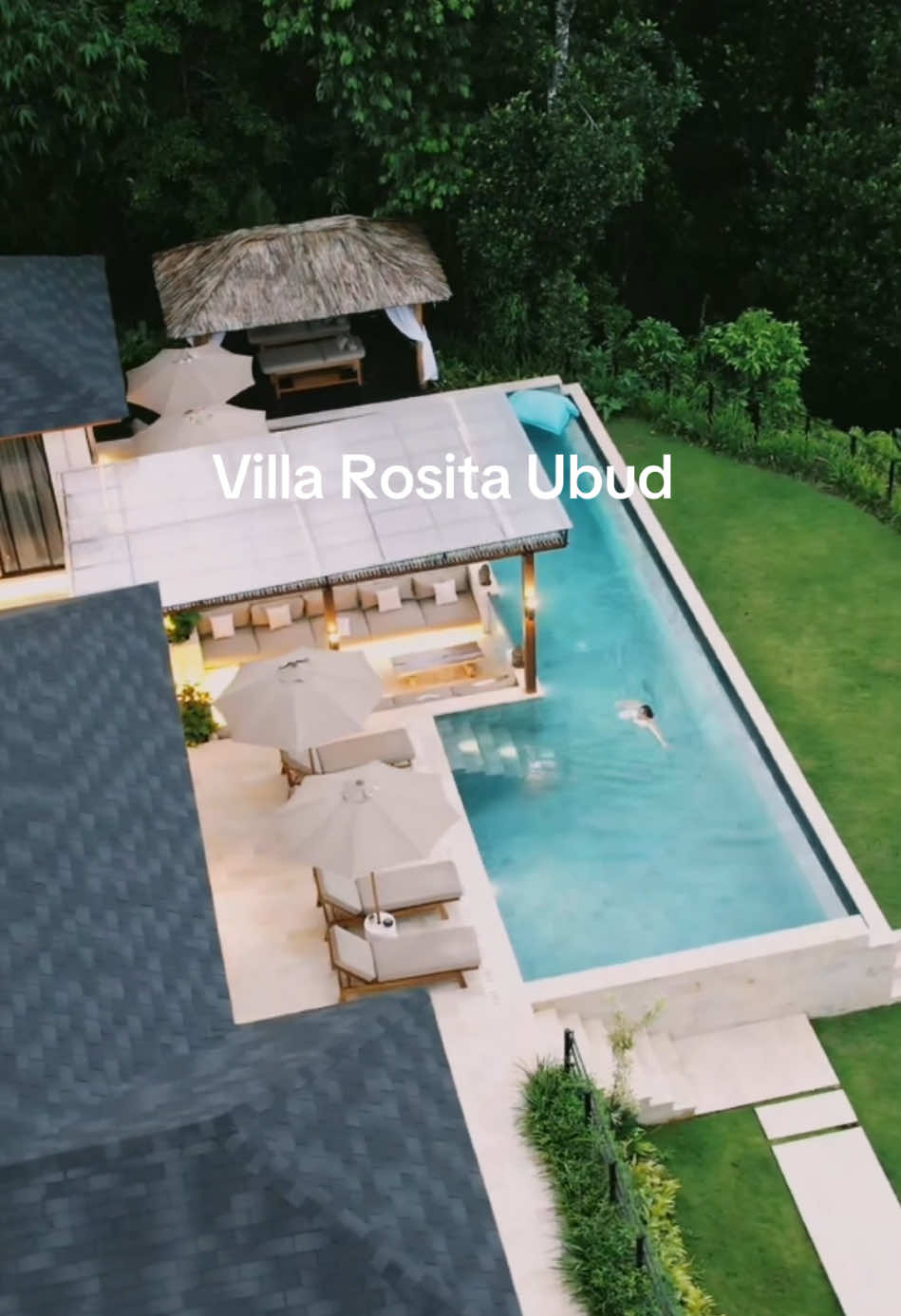 Rasa nya berenang di villa 13 juta permalam itu wow banget 🫶🏊‍♀️sekali berenang udh berasa olah raga bangett ,cek lokasi di tiktok kalian dpt harga brp nih  #villabali #balivilla #villadibali #cicistaycation #balivillas #staycationbali #ubudbali #villaubud #ubudvilla #ubudbalivilla 