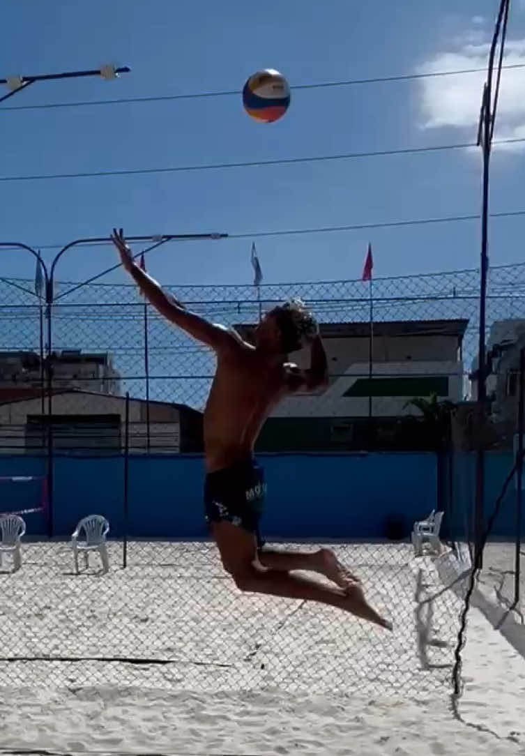 Pré temporada a todo vapor🔥🔥💪🏼 #voleidepraia #beachvolleyball #voleibol #volleyball #fy #foryou #volleyballplayer 