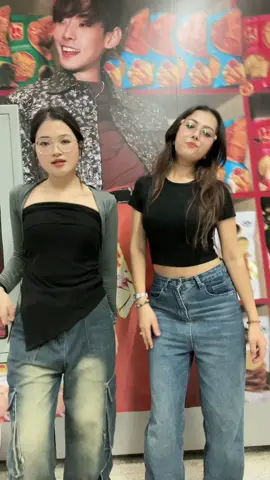 Hip rolling trend 🫣🩷 @sandhya #foryou #trending 