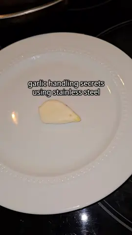 how to handle garlic using stainless steel