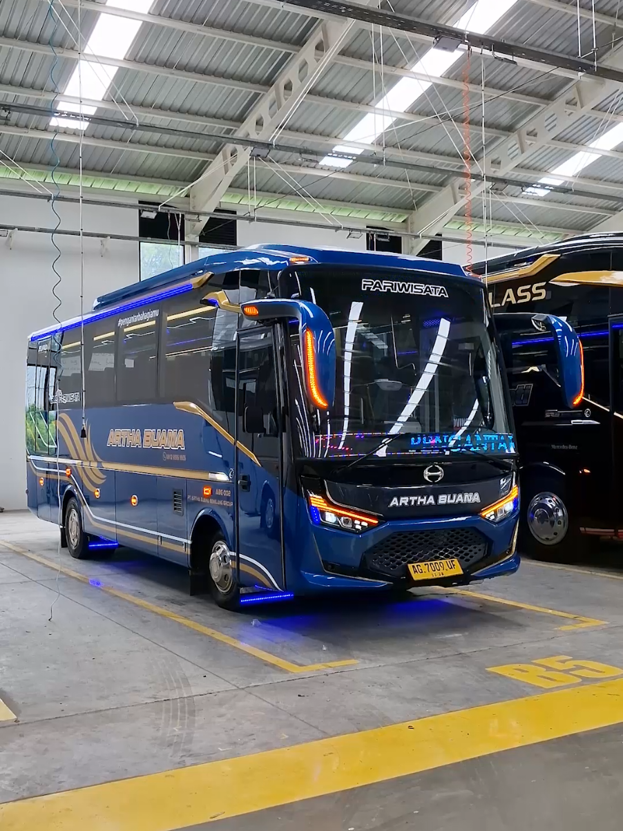 PENGANTAR BAHAGIAMU 🤗🥰 TOURISTA SR3 KEDUA MILIK ARTHA BUANA TRANS • Tourista SR3 2100 Ultimate Edition • Hino GB 150 L Euro 4 #arthabuana #arthabuanatrans #buspariwisata #buspariwisataindonesia #buspariwisatajatim #bispariwisata #bispariwisataindonesia #bispariwisatajatim #hino #hinoindonesia #hinobus #hinobusindonesia #busmania #busmaniaindonesia #busmaniacommunity #busmaniacomunity #bismania #bismaniaindonesia #bismaniacommunity #bismaniacomunity #touristasr3 #laksanabus 