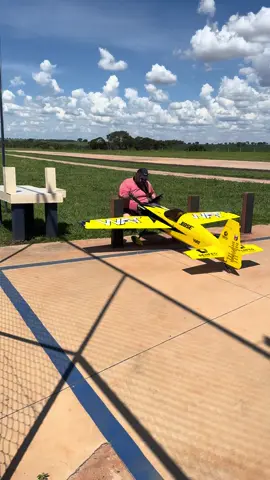 Partida na máquina! #aeromodelismo #rcaircraft #aviao #acrobatics #aeromodelos #aviation #aviaodebrinquedo 