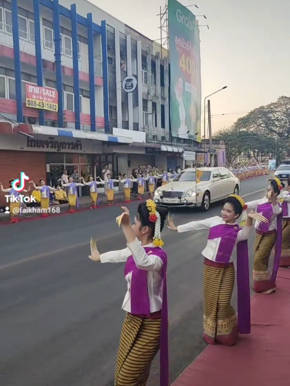 #ในหลวงรัชกาลที่10 #พระราชินีสุทิดา #เชียงใหม่ #ประตูช้างเผือก 