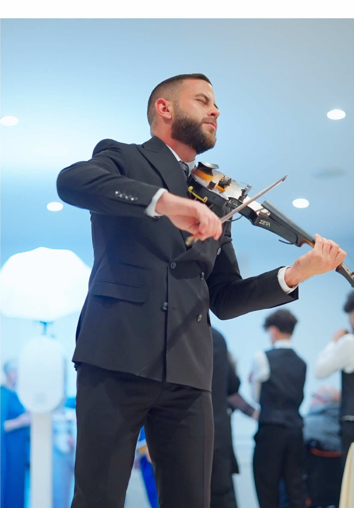 Wedding Cocktail Hour - VOY A LLeVARTE PA PR @badbunnypr  Venue @theclubofknights  Videographer @dannproduction  Suit @sartori_amici @mygroomsroom  . . . #voyallevartepapr #cocktailhour #weddingreception #badbunnypr #ronnymorenoviolinist 